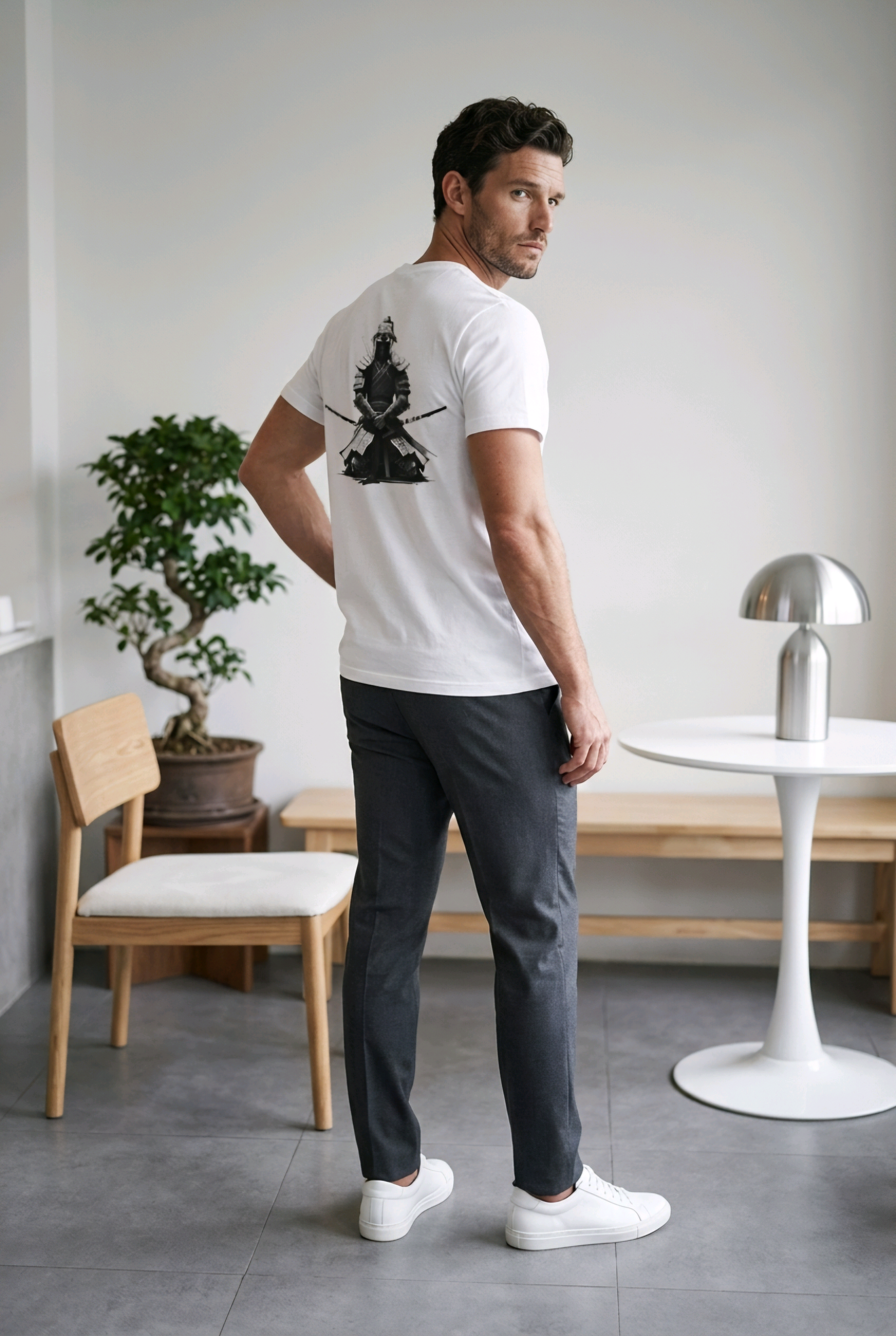 Unisex-Shirt von Banpuku, Warrior Premium Shirt aus weichem Stoff, mit stilvollem Design und bequemem Schnitt.