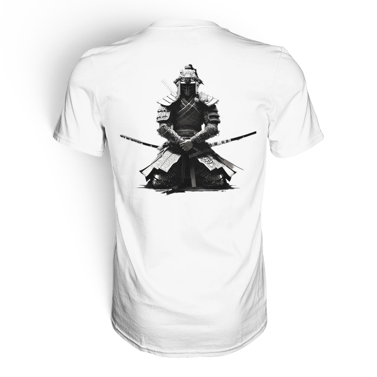 Anime T-Shirt Krieger Warrior in Weiß, Rückenansicht mit Samurai-Krieger in Schwarz-Weiß