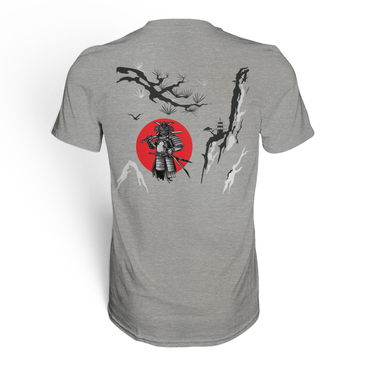 Anime T-Shirt Samurai in Grau meliert, Rückenansicht mit Samurai vor roter Sonne, Kiefernzweig und Pagode im Tusche-Stil