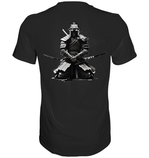 Rückenansicht eines unisex Premium-Shirts von Banpuku mit Warrior-Design, bequemes Baumwoll-Shirt in dunkler Farbe.